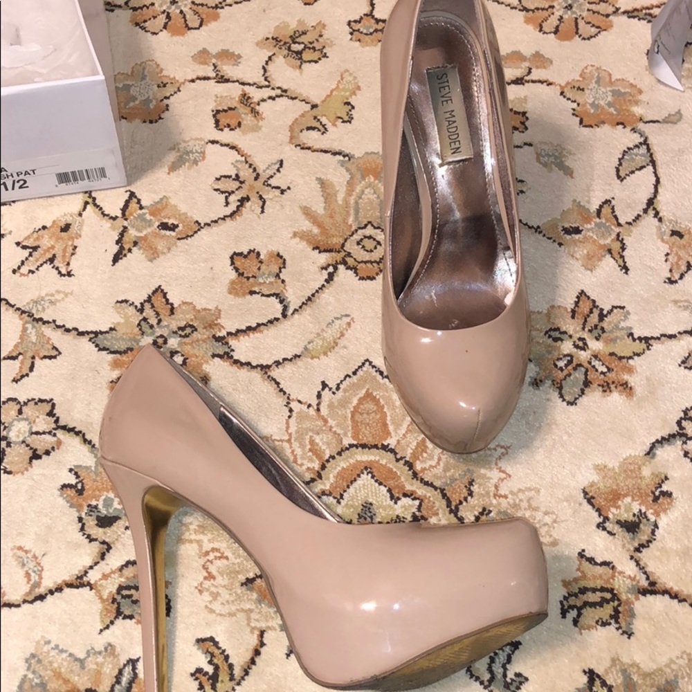 Steve Madden nude blush patent heel pumps